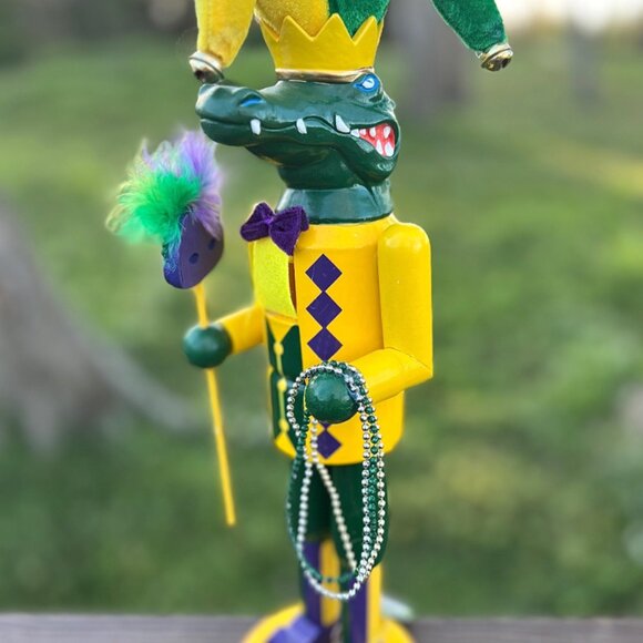 Wood Mardi Gras Gator Nutcracker Christmas Decoration Holiday Decor Gift - Picture 1 of 4